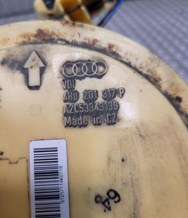 Audi A8 D4 2009-2017 sedan 4.2 TDI V8 diesel AT 258 kW 2012  Snímač hladiny paliva 4H0201317P