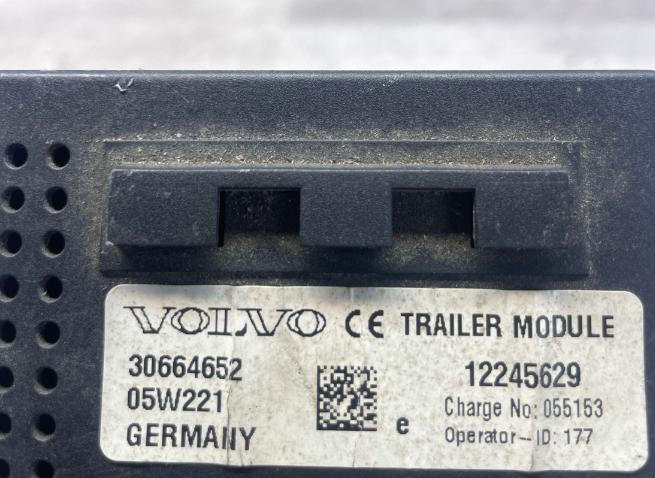 Volvo XC70 I 2000-2007 combi 2.4 D5 diesel AT 136 kW 2007  Modul 30664652 12245629