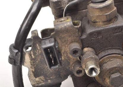 Volkswagen Passat B5 1995-2005 sedan 1.9 TDI diesel MT 96 kW 2002  Vstrekovacie čerpadlo 028130115M 0460404971