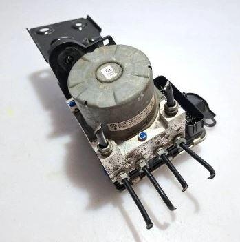 Volkswagen Golf VII 2012-2020 combi 1.4 TSI petrol MT 90 kW 2014  Snímač ABS 5Q0614517DD