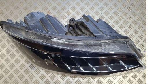 Skoda Fabia III 2014- hatchback 1.0 TSI petrol MT 81 kW 2018  Svetlo predné pravé LED