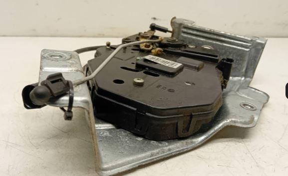 Volkswagen Caddy III 2K 2003-2020 minivan 2.0 TDI diesel 55 kW 2015  Zámok dverí zadný pravý 2K0827201AB H000DED0