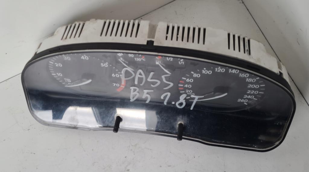 Volkswagen Passat B5 1995-2005 combi 1.8 T petrol MT 110 kW 1997  Prístrojová doska 09051949902