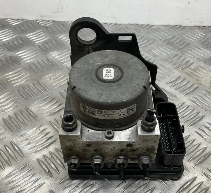 Skoda Octavia III 2013- hatchback 1.5 TSI petrol MT 110 kW 2018  Pumpa ABS 5Q0614517CS