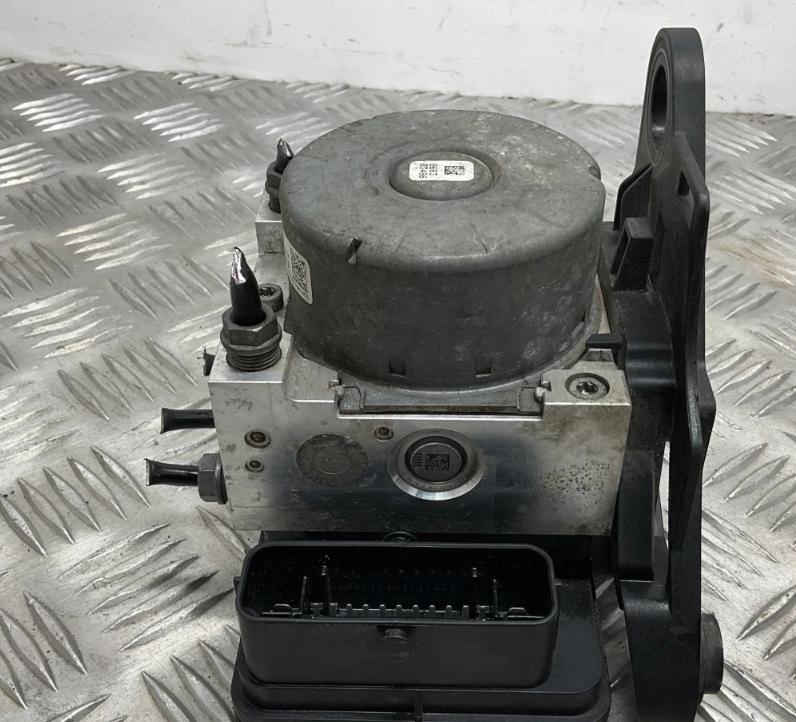 Skoda Octavia III 2013- hatchback 1.5 TSI petrol MT 110 kW 2018  Pumpa ABS 5Q0614517CS