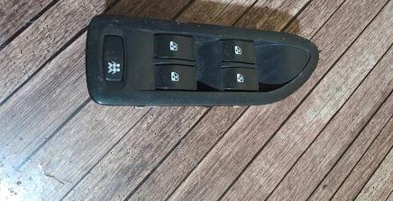 Renault Laguna II 2001-2007 hatchback 1.9 DCI diesel MT 96 kW 2006  Prepínač ovládania okna predný ľavý