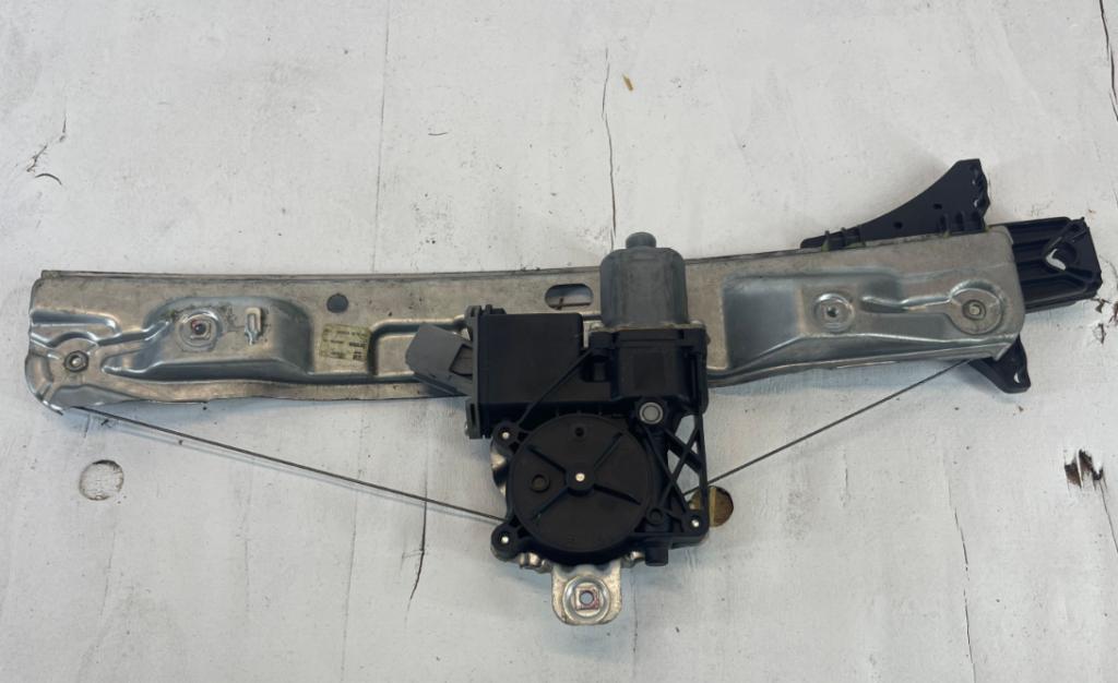 Opel Insignia A 2008-2017 combi 2.0 CDTI diesel AT 118 kW 2012 Mechanizmus sťahovania okna zadný ľavý 13302441