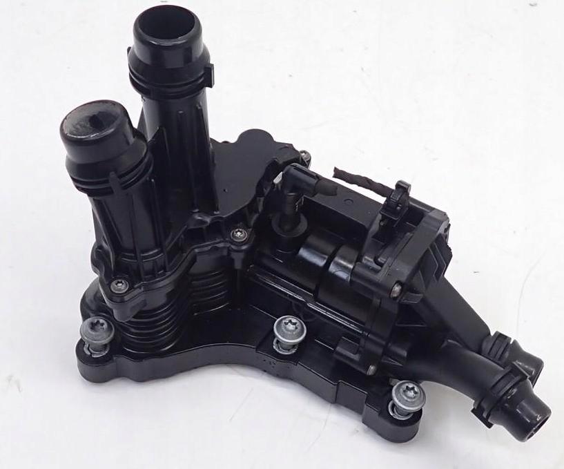 Volkswagen Passat B8 2014- combi 2.0 TDI diesel AT 110 kW 2021  Obal (príruba) termostatu 05L121111Q