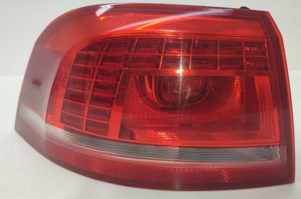Volkswagen Passat B7 2010-2014 combi 2.0 TDI diesel MT 103 kW 2014  Svetlo zadné ľavé 3AF945309