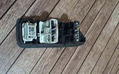 Renault Laguna II 2001-2007 hatchback 1.9 DCI diesel MT 96 kW 2006  Prepínač ovládania okna predný ľavý