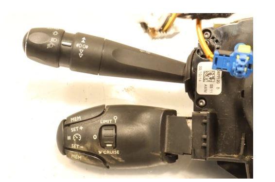 Peugeot 308 II 2013-2021 combi 2.0 E-HDI diesel MT 110 kW 2015  Prepínacie páčky pod volantom 98072732ZD