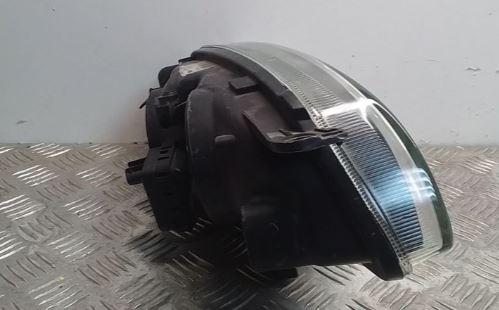 Toyota Corolla E11 1997-2002 hatchback 1.6 16v petrol 81 kW 2000  Svetlo predné ľavé 811500209000 89003463