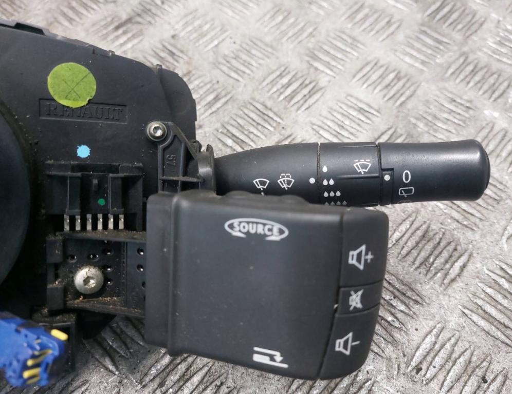 Renault Megane II 2003-2008 sedan 1.9 DCI diesel MT 88 kW 2004  Prepínacie páčky pod volantom 8200213760 61835909