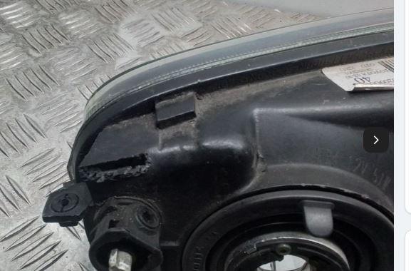 Toyota Corolla E11 1997-2002 hatchback 1.6 16v petrol 81 kW 2000  Svetlo predné ľavé 811500209000 89003463