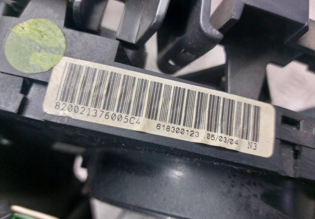 Renault Megane II 2003-2008 sedan 1.9 DCI diesel MT 88 kW 2004  Prepínacie páčky pod volantom 8200213760 61835909