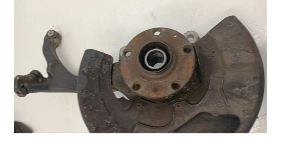 Volkswagen Phaeton sedan 3.0 TDI diesel AT 165 kW 2005  Náboj kolesa predný ľavý 4E0257M