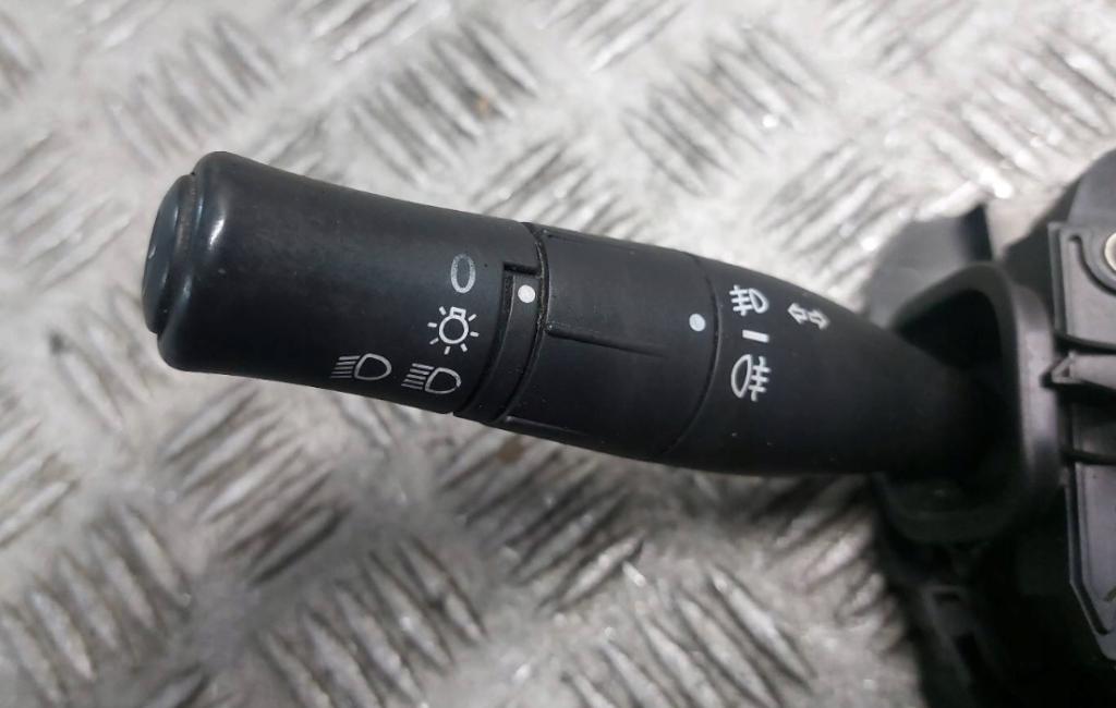 Renault Megane II 2003-2008 sedan 1.9 DCI diesel MT 88 kW 2004  Prepínacie páčky pod volantom 8200213760 61835909