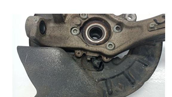 Volkswagen Phaeton sedan 3.0 TDI diesel AT 165 kW 2005  Náboj kolesa predný ľavý 4E0257M