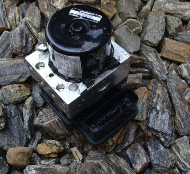 Renault Megane III 2008-2016 hatchback 1.5 DCI diesel MT 81 kW 2010  Pumpa ABS 476606264R 00.0405-104E.0