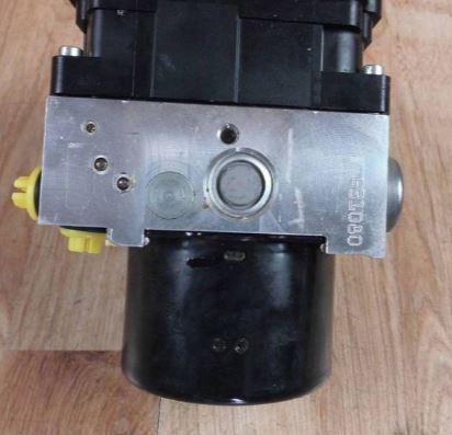 Mazda 3 II BL 2008-2013 sedan 1.6 CITD diesel MT 80 kW 2010  Pumpa ABS 8V612C405AG