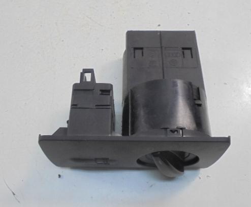 Skoda Fabia I 1999-2007 hatchback 1.4 16v petrol MT 55 kW 2006  Prepínač svetiel 6Y1941531K