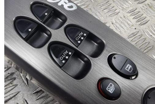 Honda Civic VIII 2006-2011 hatchback 1.4 16v petrol MT 61 kW 2006  Prepínač ovládania okna predný  83540SMGP011GHM