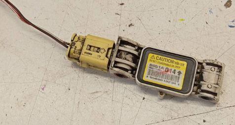 Mitsubishi Grandis hatchback 2.0 DID diesel MT 100 kW 2006  Snímač nárazu 8651A014 0568010234