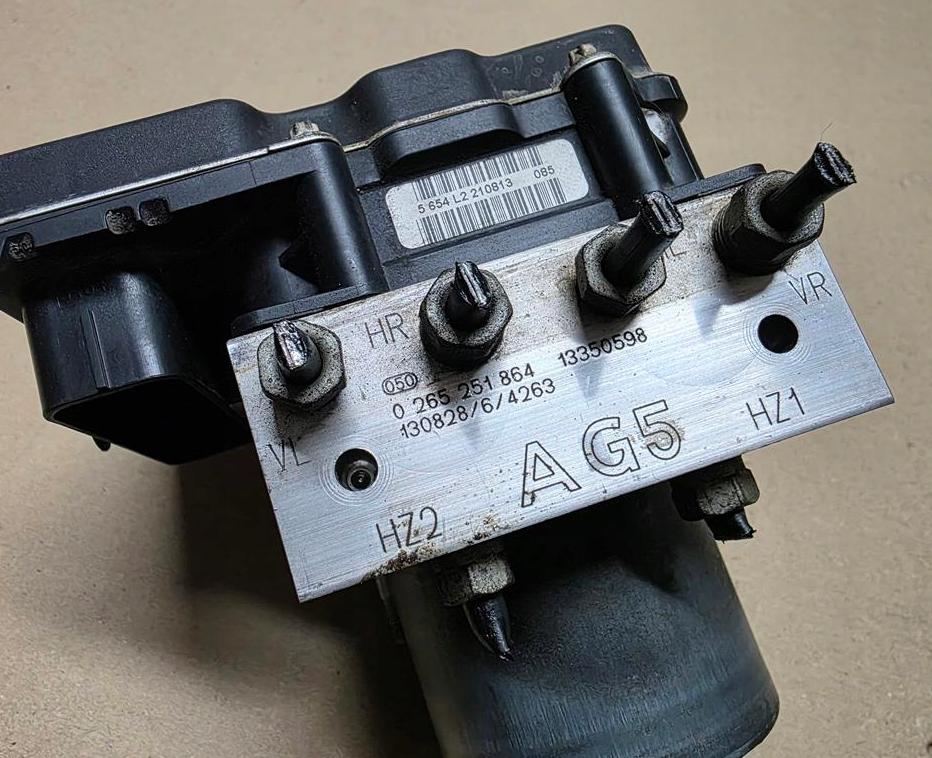 Opel Corsa D 2006-2014 hatchback Pumpa ABS 0265951752 0265251864 13350598