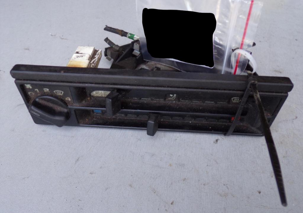 Volkswagen Transporter T4 1990-2003 hatchback 1.9 D diesel MT 45 kW 1991  Panel kúrenia/klimatizácie 321819045C