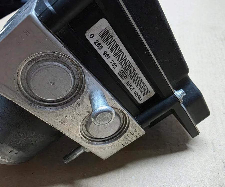 Opel Corsa D 2006-2014 hatchback Pumpa ABS 0265951752 0265251864 13350598