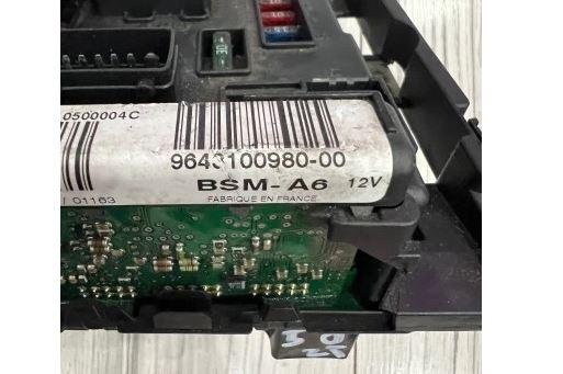 Citroen C5 I 2001-2008 hatchback 2.0 16v petrol MT 103 kW 2002  Poistková skrinka 9643100980-00 S110500004C