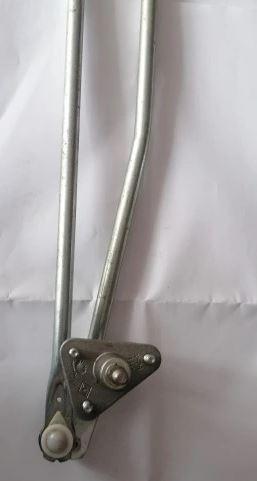 Daewoo Leganza sedan 2.0 16v petrol AT 98 kW 1998  Mechanizmus stieračov predný 96205558