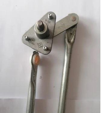 Daewoo Leganza sedan 2.0 16v petrol AT 98 kW 1998  Mechanizmus stieračov predný 96205558