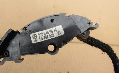 Mercedes E W210 1995-2002 sedan 2.0 petrol MT 100 kW 1998  Prepínač tempomatu 2105400645 6PIN