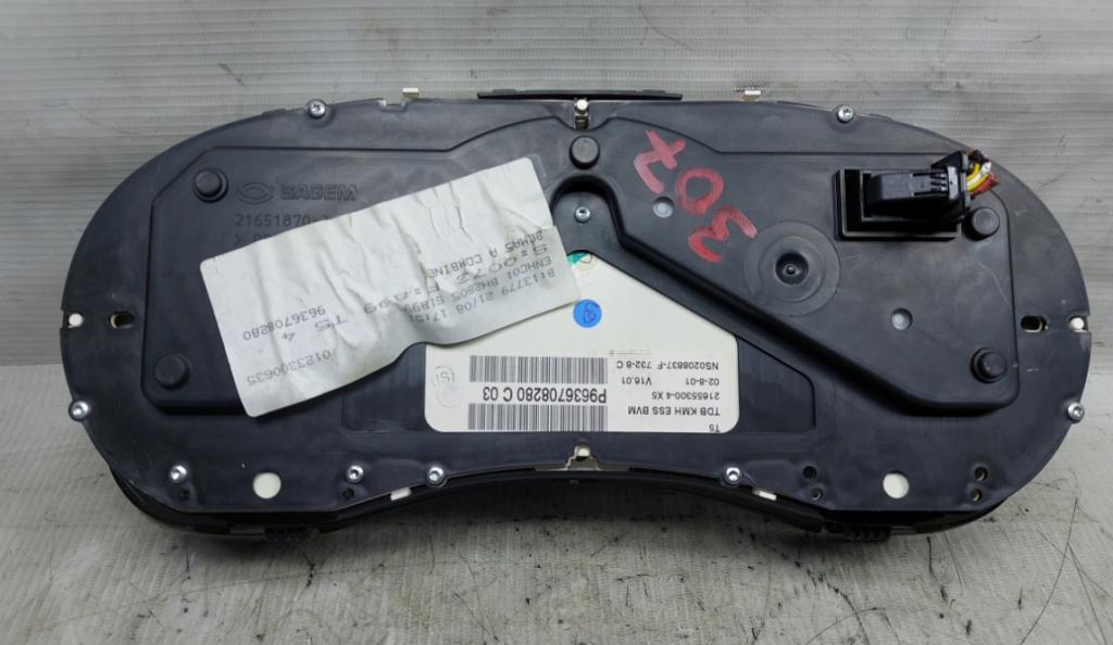 Peugeot 307 hatchback 1.4 petrol MT 55 kW 2001  Prístrojová doska P9636708280