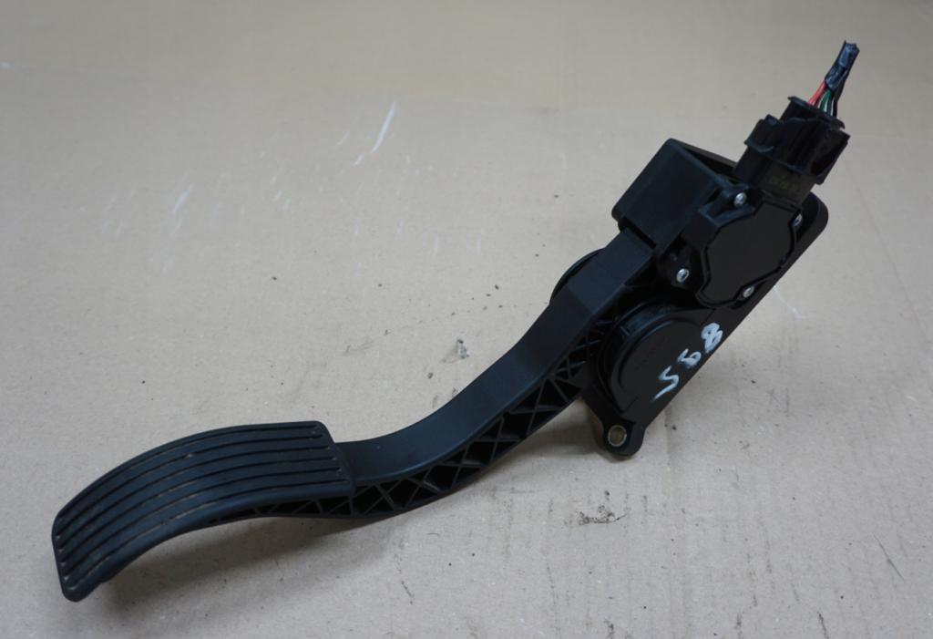 Nissan Terrano II 1992-2006 hatchback 3.0 TD diesel AT 113 kW 2001  Potenciometer plynového pedálu 0281002591 18002-2X800