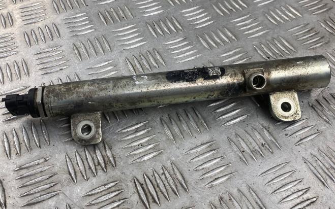 Opel Zafira B 2005-2014 hatchback 1.9 CDTI diesel MT 110 kW 2007  Vstrekovacia lišta 55197372 0445214122