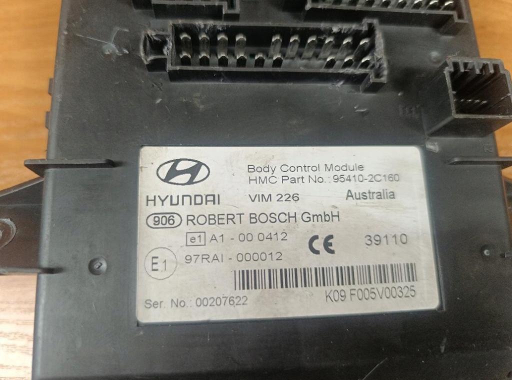 Hyundai Coupe II Poistková skrinka 95410-2C160