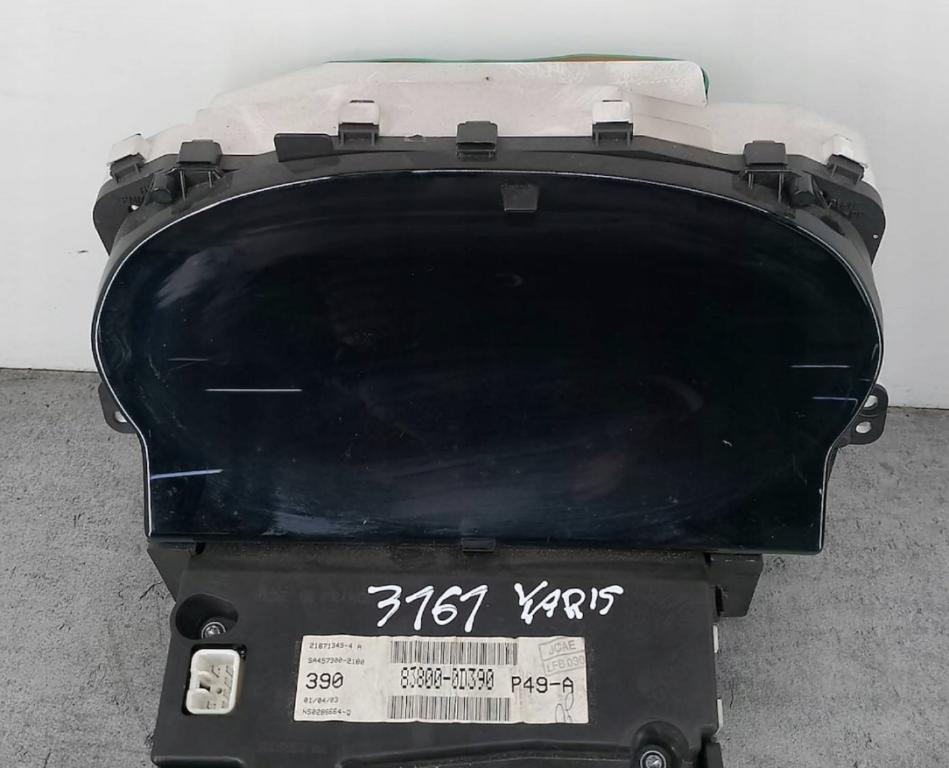 Toyota Yaris I 1999-2005 hatchback 1.0 16v petrol 48 kW Prístrojová doska 83800-0D390