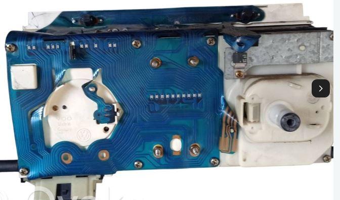 Volkswagen Golf II 1983-1992 hatchback 1.6 petrol MT 51 kW 1991  Prístrojová doska 191919033MD