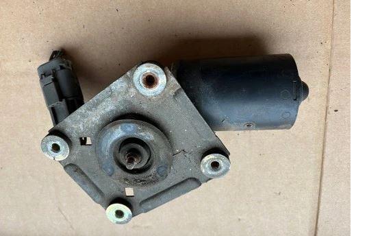 Ford Maverick I 1993-1999 suv 2.7 TD diesel 74 kW 1994  Motorček stieračov predný 9390332384