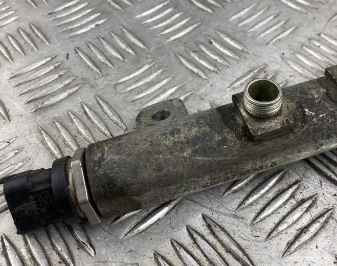 Opel Zafira B 2005-2014 hatchback 1.9 CDTI diesel MT 110 kW 2007  Vstrekovacia lišta 55197372 0445214122