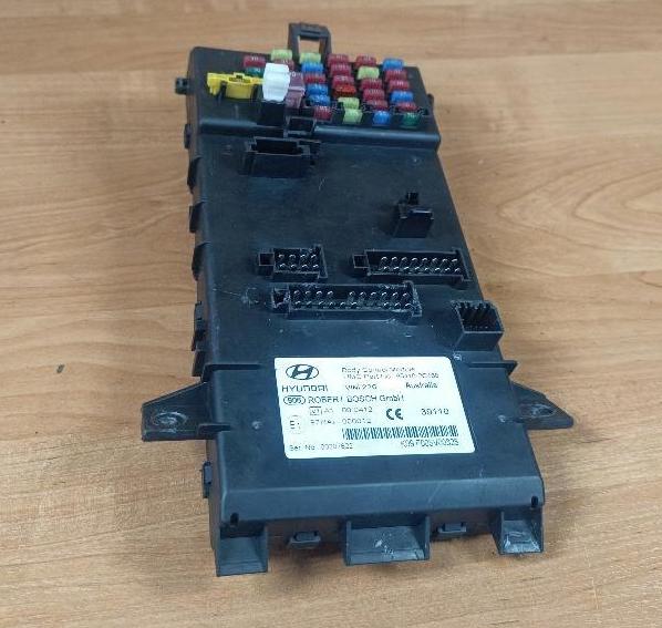 Hyundai Coupe II Poistková skrinka 95410-2C160