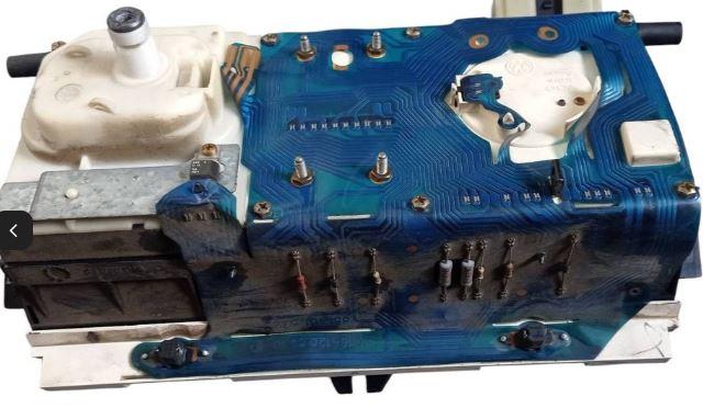 Volkswagen Golf II 1983-1992 hatchback 1.6 petrol MT 51 kW 1991  Prístrojová doska 191919033MD