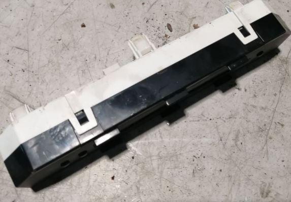 Suzuki Swift Mk6 2005-2010 hatchback 1.3 DDIS diesel MT 51 kW 2005  Displej 3460062J00