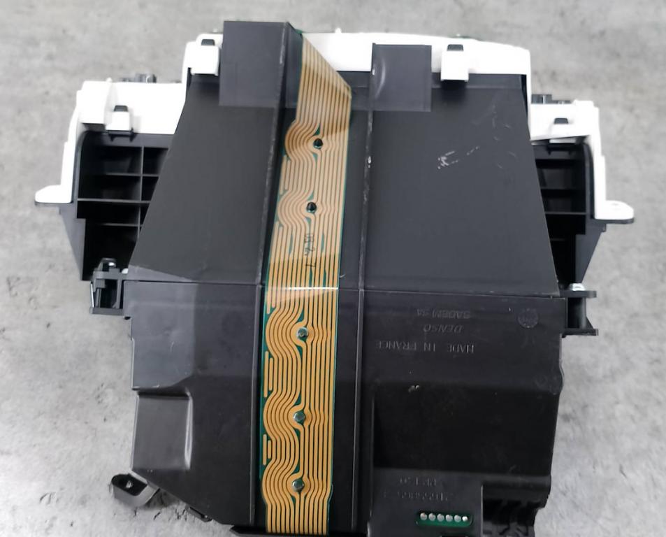 Toyota Yaris I 1999-2005 hatchback 1.0 16v petrol 48 kW Prístrojová doska 83800-0D390