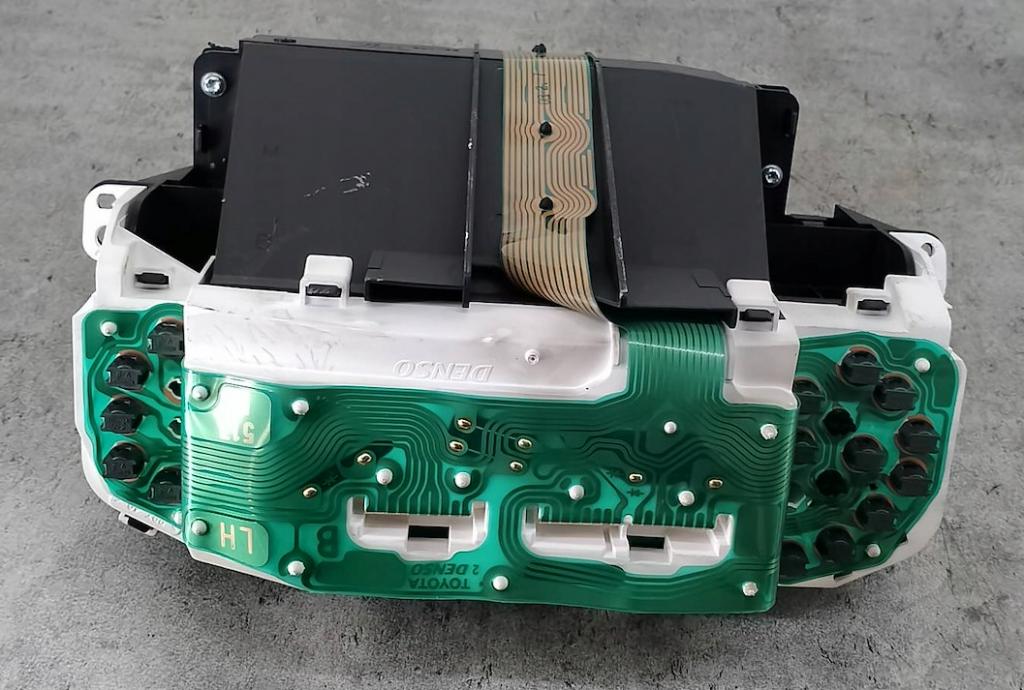 Toyota Yaris I 1999-2005 hatchback 1.0 16v petrol 48 kW Prístrojová doska 83800-0D390