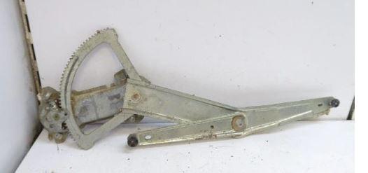 Mercedes Mb100 hatchback 2.4 D diesel MT 50 kW 1993  Mechanizmus sťahovania okna predný ľavý