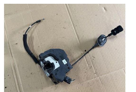 Renault Fluence sedan 1.5 DCI diesel AT 81 kW 2011  Zámok dverí predný ľavý 805030020R