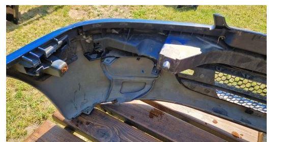 Peugeot 106 hatchback 1.0 petrol MT 33 kW 1997  Nárazník predný